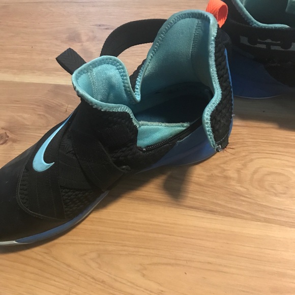 Nike Shose - Picture 8 of 8